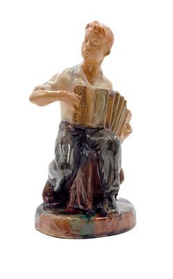 (П) Скульптура «Юный гармонист». СССР, Гжель. 1960-е. Керамика, поливы. Высота 28 см.