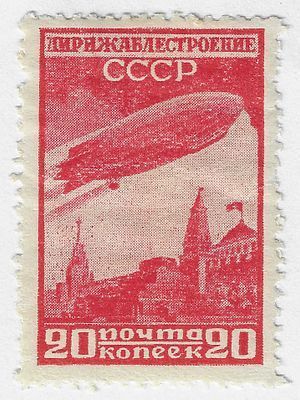 1931. Май - июнь. Дирижаблестроение. Дирижабль над Красной площадью в Москве