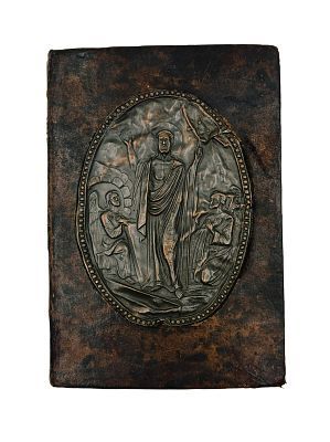 (П) Молитвослов. — С.П.Б. : Лит. П. Грозе, 1879. Центральный барельеф из металла с чеканкой, ...