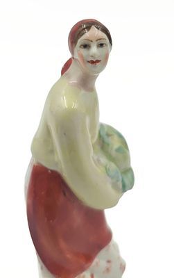 (П) Данько Наталья Яковлевна (1892 - 1942) - Женщина с капустой. 1939 г. Фарфор, подлазурная ...
