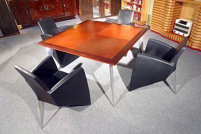 (М) Филипп Старк (Philippe Starck, 1949 г.р.) Стол и четыре стула. Европа, 1981 г.