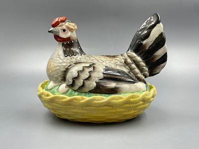 (П) Блюдо для яиц "Курочка". Фаянс, роспись. 20 х 27 см
