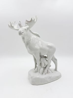 (П) Лось. ЛФЗ, скульптор Б.Я. Воробьёв. 1960-е гг. Фарфор. Высота 36 см Скол на холке. Марка ...