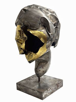 (М) Мельников Вильгений (OfelyArt) (1984 г.р.) - Золотой бюст. 2023 г. Дутая сталь, сварка, ...