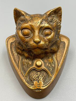 (П) Настольный звонок "Кот, открывающий глаза". Кон. XIX — нач. XX вв.