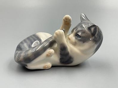 (П) Кот играющий с хвостом, Роял Копенгаген, Royal Copenhagen, Дания, вторая половина XX века ...