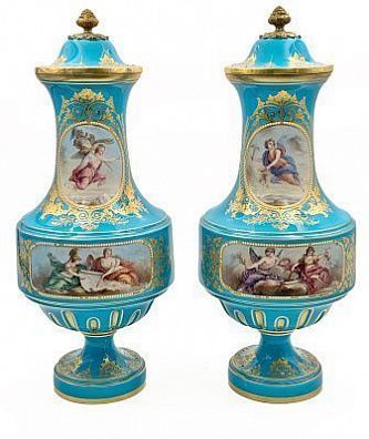 (П) * Парные вазы с крышками. Севр (Sèvres), XIX в. Фарфор, крытье, роспись, золочение. В - 60 см