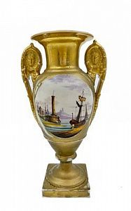(П) Ваза с морскими сценами. 1830-40-е гг. Фарфор, надглазурная роспись, золочение. Высота - 25 см