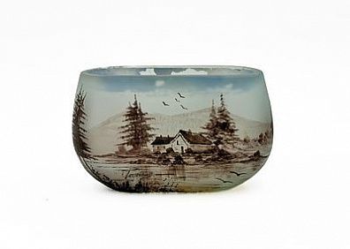 (П) Вазочка с изображением пейзажа. 1920-30-ее гг. Авт. Симон Пенно. Многослойное стекло, ...