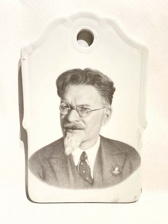 Сырная доска с портретом М. И. Калинина. Дулево. 1930-е гг.