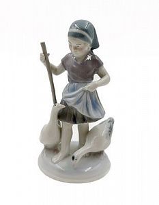 (П) Девочка с гусями. Metzler & Ortloff Porcelain. Германия, XX в. Фарфор, подглазурная ...