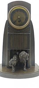 (П) Каминные часы со львами. 1900-е гг. Высота - 37 см, ширина - 23, глубина -13 см Два ключа в ...