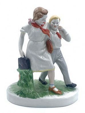 (П) Статуэтка «В ногу» (пионеры), ЛФЗ, скульптор Рыжов К. С.