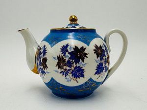 (М) Сервиз с васильками. Чайник, сахарница, молочник, три чайные пары и конфетница. Песочное. ...