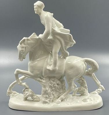(П) Статуэтка «Казак на коне», скульптор Орлов С. М., ДФЗ Вербилки, 1950-й Фарфор, глазурь Выс. ...