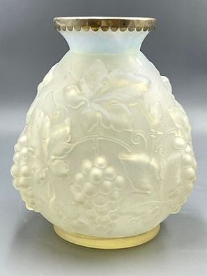 (П) Ваза в стиле Лалик (Lalique), 1930-е гг. Стекло (Lalique), серебряное горлышко в - 25,5 см ...