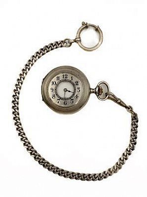 (П) Часы карманные Omega с серебряной цепочкой. XX в. 36 мм.Серебро.