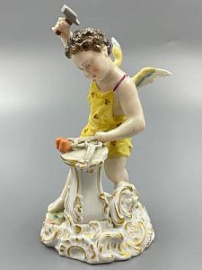 (П) Амур-кузнец. Немецкая фарфоровая мануфактура. Конец XIX в.