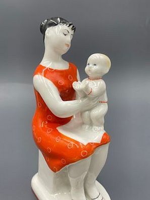 Статуэтка Ладушки (Материнство), Ленинградский фарфоровый завод (ЛФЗ), 1950-60 гг.