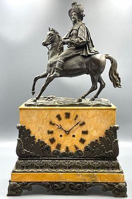 (П) Часы каминные со скульптурой Всадник. 1850-1870 гг. Бронза, мрамор. 38 х 14 х 64 см.