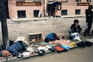 Камасутра". Напротив вестибюля метро Василеостровская. 1995 г.