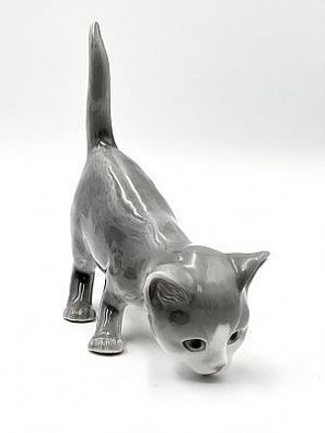 (П) Кот с поднятым хвостом. Датская королевская фарфоровая мануфактура. XX век. Фарфор, ...