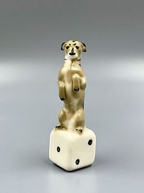 (П) Статуэтка фарфоровая. Манюня. Авт. А. Дегтярев. ЛЗФИ. 1956-1967.