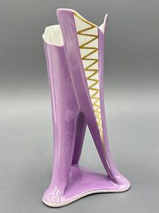 (П) Декоративная ваза на трех ножках. Германия, Унтервайсбах, 1960-е гг. В - 14,5 см Фарфор, ...