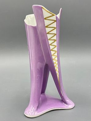 (П) Декоративная ваза на трех ножках. Германия, Унтервайсбах, 1960-е гг. В - 14,5 см Фарфор, ...