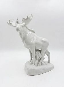 (П) Лось. ЛФЗ, скульптор Б.Я. Воробьёв. 1960-е гг. Фарфор. Высота 36 см Скол на холке. Марка ...