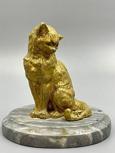 (П) [Венская бронза] Кот с мухой на хвосте.Кон. XIX — нач. XX вв. Бронза, камень Высота - 14 см.