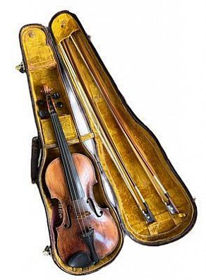 Скрипка. Мастер Aegidius Klotz, Тироль, 1770-е годы. Длина корпуса по нижней деке 34,6 см (без ...