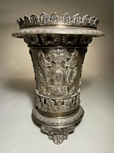 Континентальная Британская ваза из стерлингового серебра 1850-1899 гг.(G Palma antique silver urn) на трех ножках.