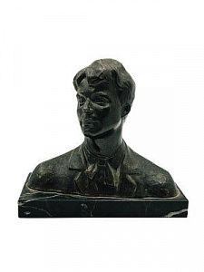 (П) Михновская Т. Н. (1917 - 1972) - Бюст Есенина. Вторая половина ХХ в. Бронза, мрамор. 14 х ...
