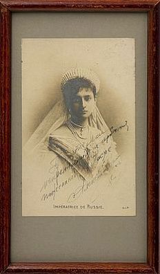 (П) Портрет императрицы Александры Федоровны с автографом (?) Фотобумага, печать