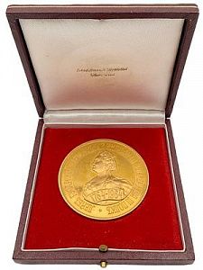 (П)* Медаль в честь 200-летия Павлоградского полка. 1964 г. Золоченая бронза. 56 мм, 53,2 г.