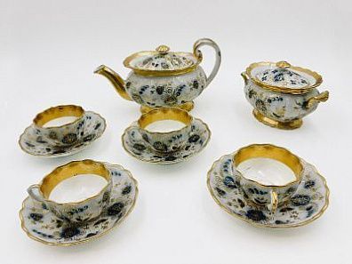 (П) Сервиз чайный на 4 персоны (6 предметов). Завод братьев Корниловых. 1860-е гг. Фарфор, ...