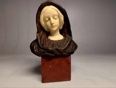 (П) Статуэтка Дева Мария: П. Терещук (Peter Tereszczuk). Вена, Австрия, начало XX в. Мрамор, ...