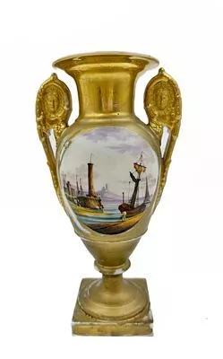 (П) Ваза с морскими сценами. 1830-40-е гг. Фарфор, надглазурная роспись, золочение. Высота - 25 см