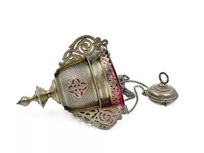 (П) Лампада со стеклом. 1914 г. Серебро (84 проба), гравировка, стекло. Клейма мастера: ВС Вес ...
