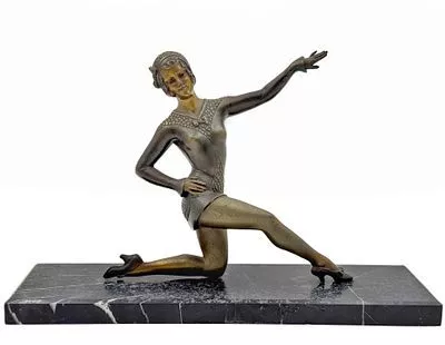 (П) Скульптура "Танцовщица". Европа, 1930-е гг. Шпиатр, бронзирование, мрамор. Постамент - 11 х ...