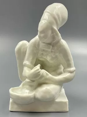(П) Статуэтка «Туркменская прачка», скульптор Муратов Н. Е., ЛФЗ, 1930-е