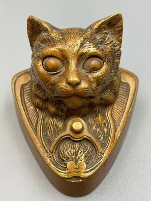 (П) Настольный звонок "Кот, открывающий глаза". Кон. XIX — нач. XX вв.